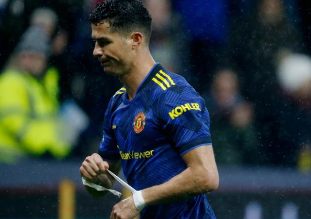 MU văng khỏi Top 4, Ronaldo lại giận dỗi bỏ vào đường hầm