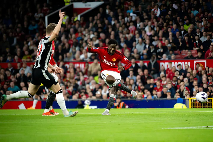 Man Utd chấm dứt chuỗi trận không thắng