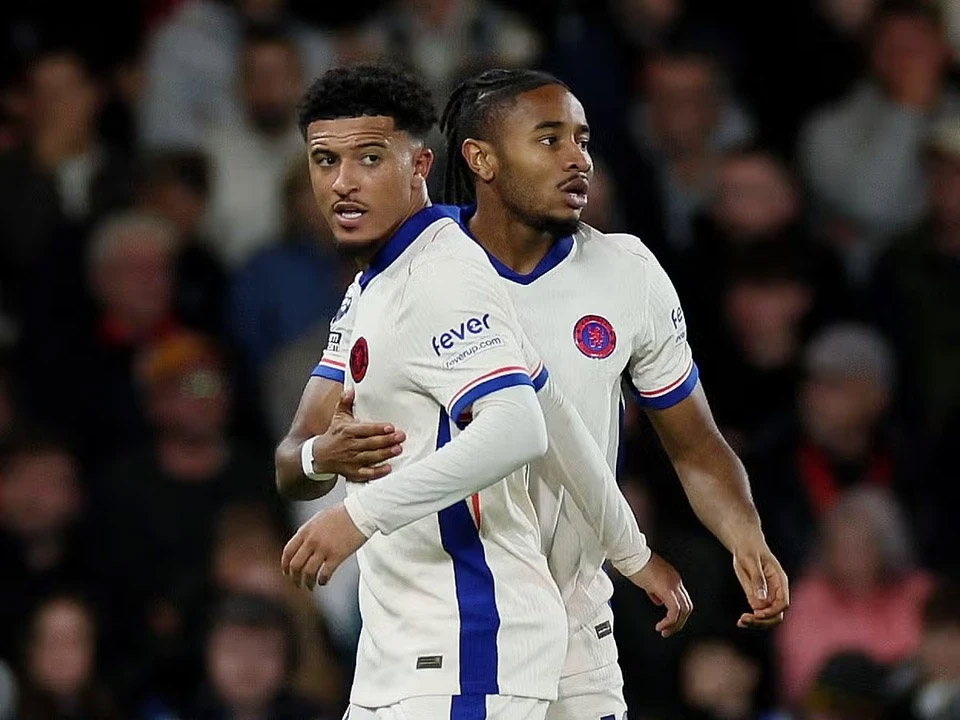 Sancho tỏa sáng giúp Chelsea thắng trận