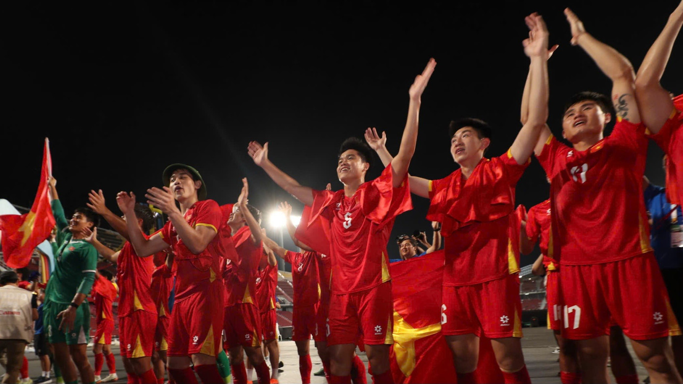 U22 Việt Nam nhận mưa tiền thưởng sau đêm vàng SEA Games 33