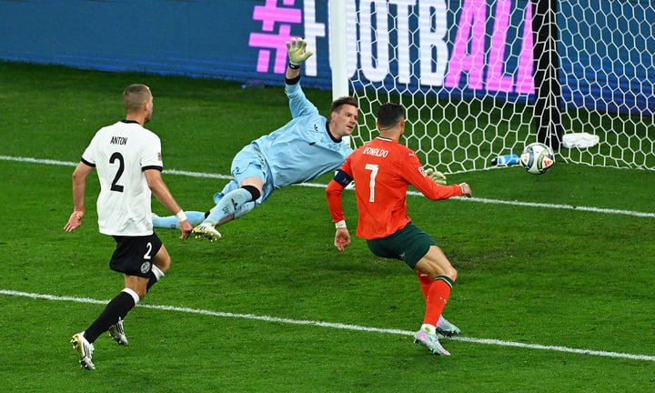 Ronaldo ghi bàn quyết định, Bồ Đào Nha vào chung kết Nations League