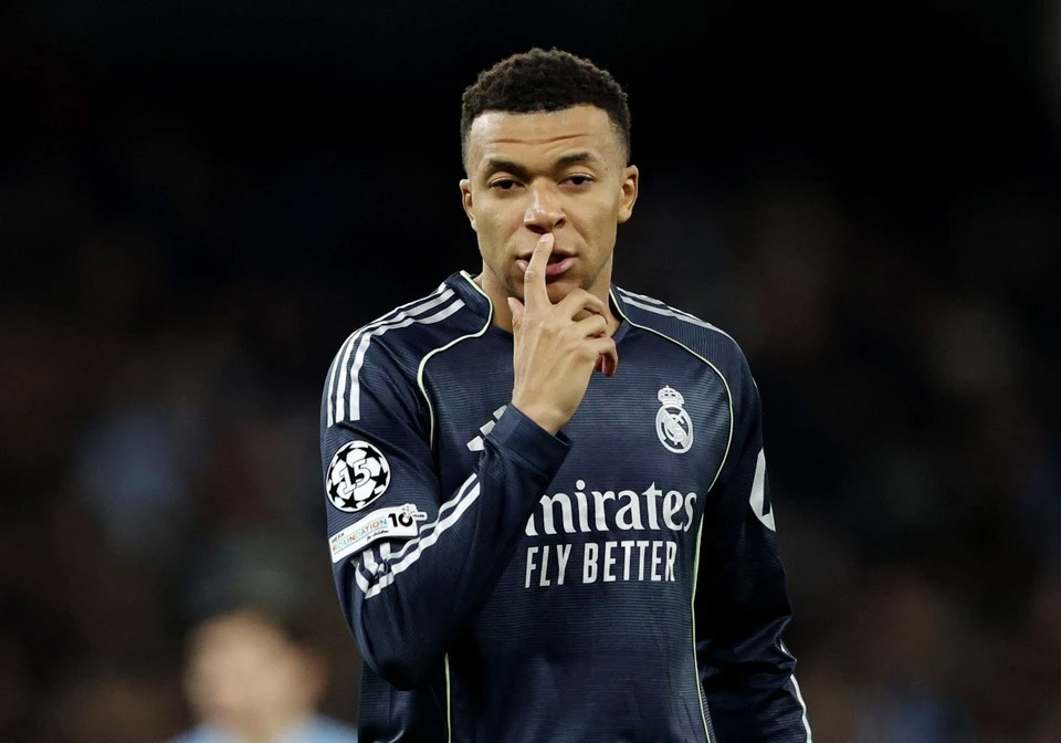 Mbappe chạm trán Vinicius trước World Cup