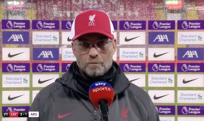 Bị huyền thoại MU chỉ trích, Klopp lên tiếng đáp trả